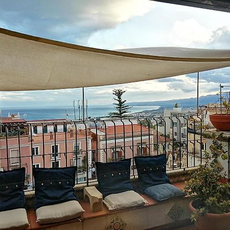 Aly Art Apartment Taormina Duomo, Gulf & Etna View Екстериор снимка