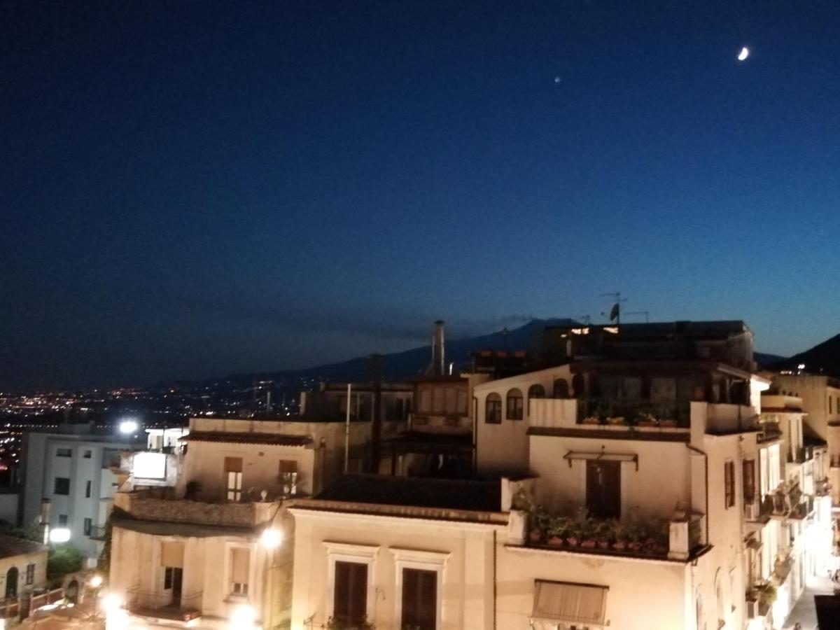 Aly Art Apartment Taormina Duomo, Gulf & Etna View Екстериор снимка