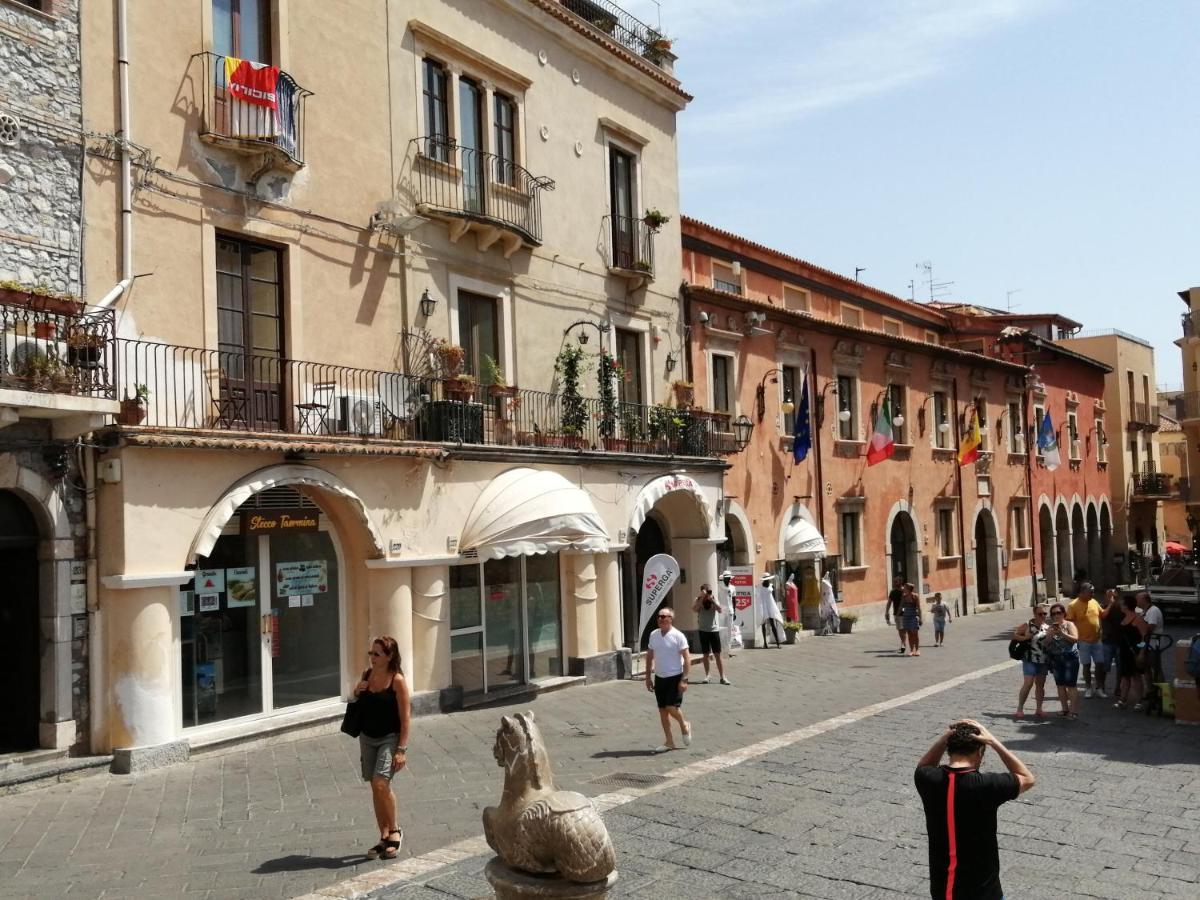 Aly Art Apartment Taormina Duomo, Gulf & Etna View Екстериор снимка